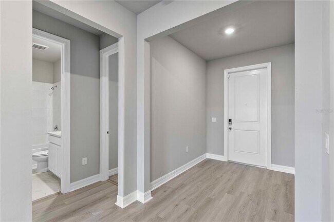 Building Photo - 16420 Seven Lks Ave