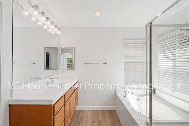 Building Photo - 4 Bedroom 2.5 Bath in Oxnard
