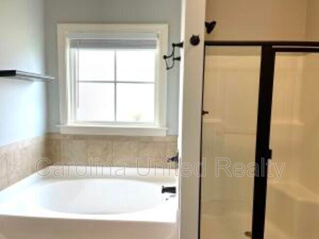 Building Photo - 220 Kickham Ln