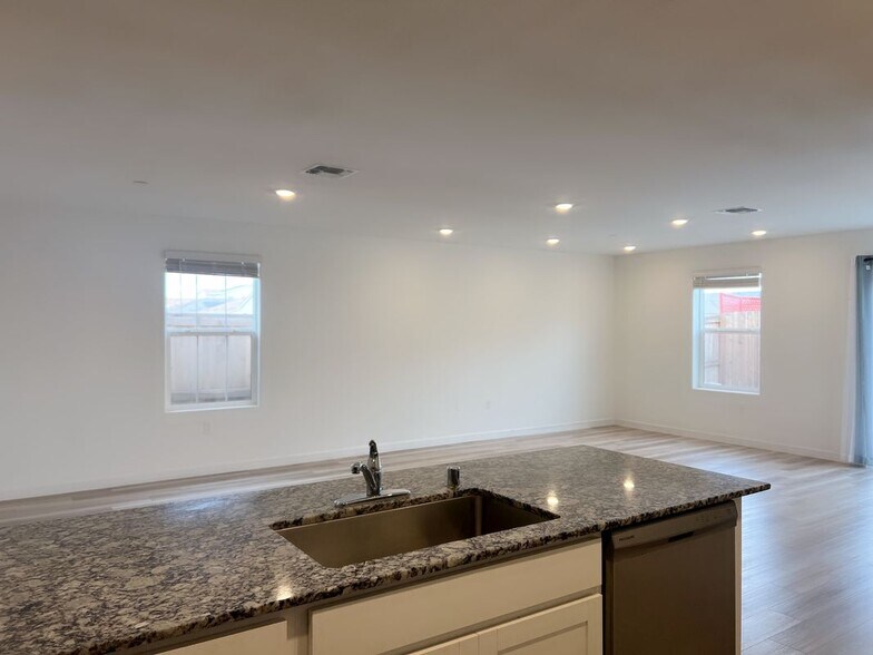 Building Photo - 7447 Chadbourne Wy