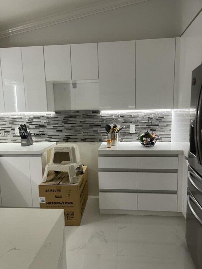 Building Photo - 5855 SW 128th Ct