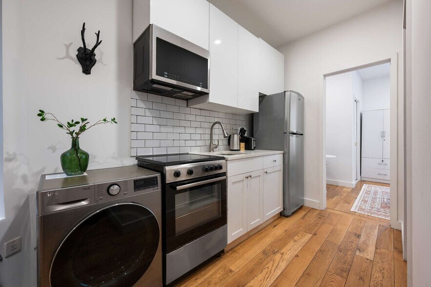 Building Photo - 74 Forsyth St