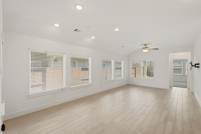 Building Photo - 10035 Crescendo Wy