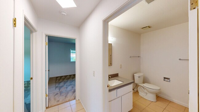 Building Photo - 356 Robinson St