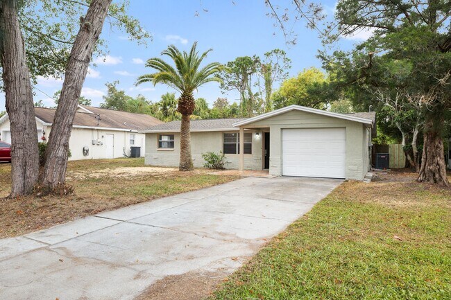 Building Photo - Beautiful 3bdrm/2bath home with attached garage and large yard $1,595.00 ** Ready Now** MOVE IN B...