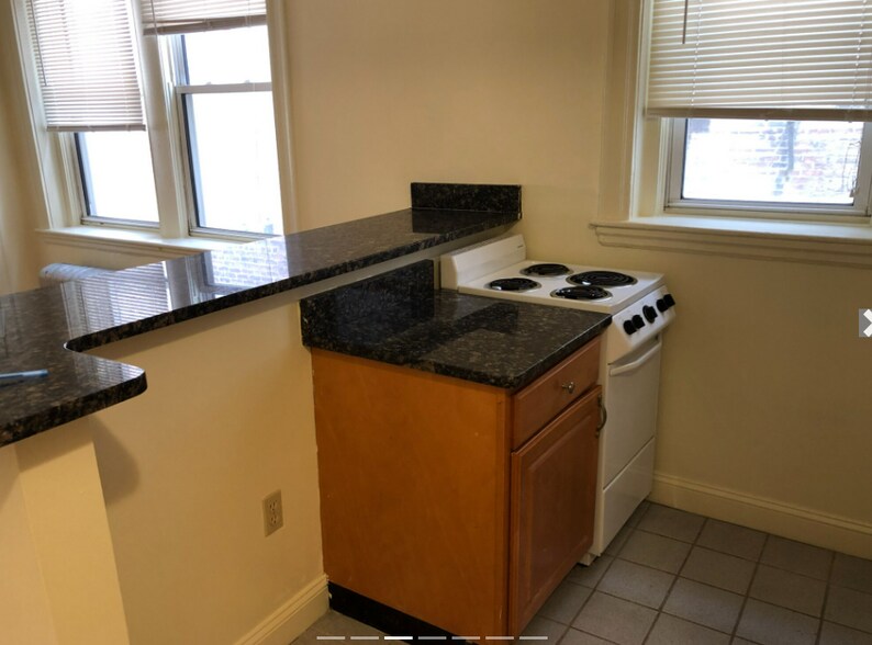 Building Photo - 69 Park Dr