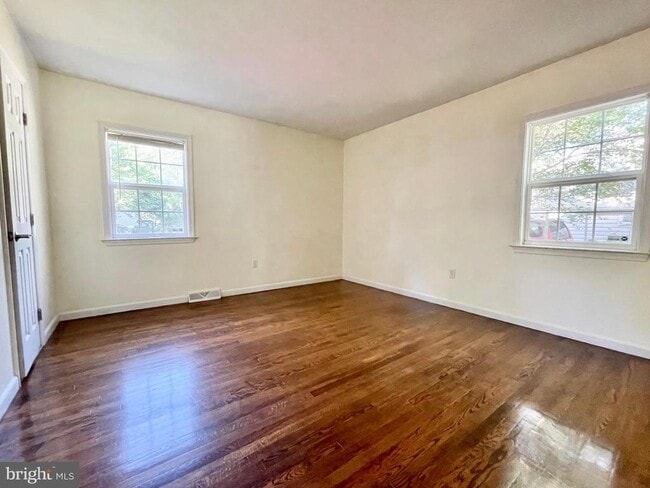 Building Photo - 19 Hickory Ln