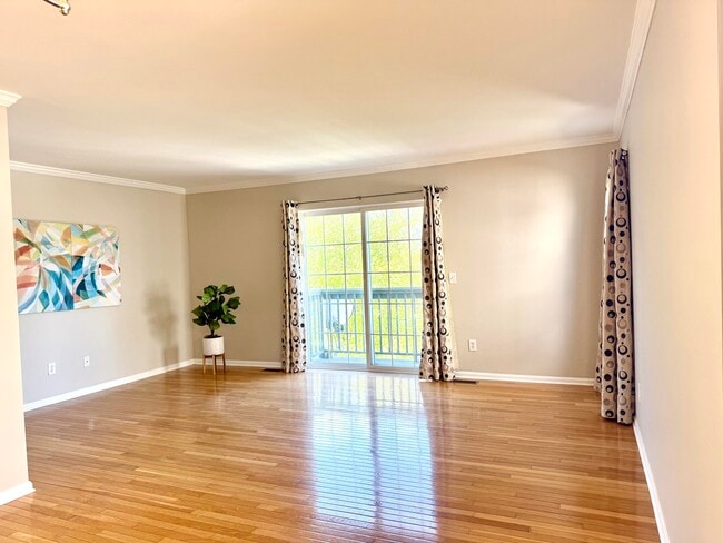Building Photo - 3083 Promenade Cir