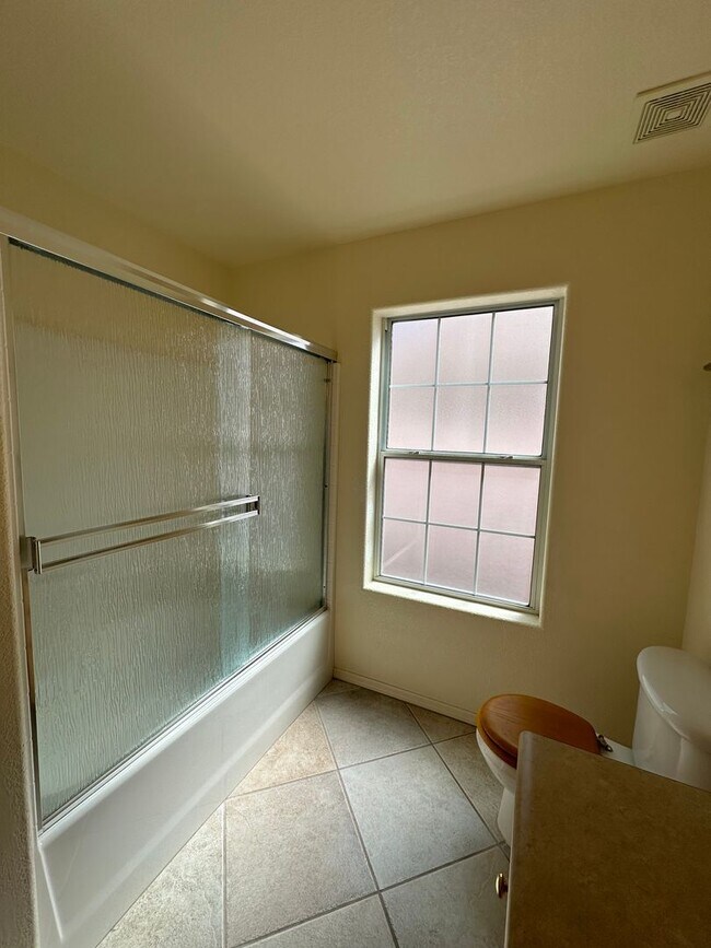 Building Photo - Beautiful 3 Bed / 2 Bath Home Backing to Cerbat Cliffs Golf Course!