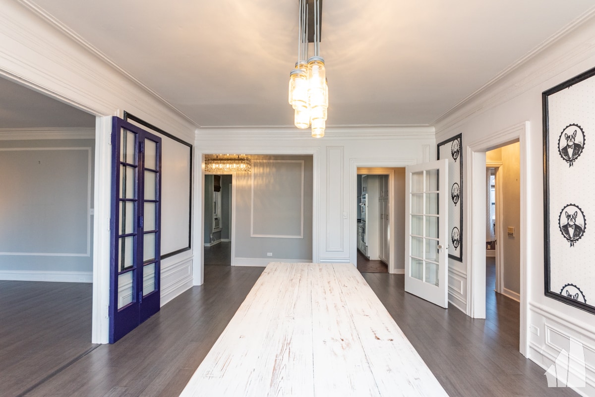 Building Photo - 450 W Surf St