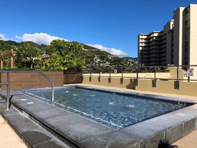 Building Photo - Mott-Smith Lani Loa/1 BR/1 BA/1 PK