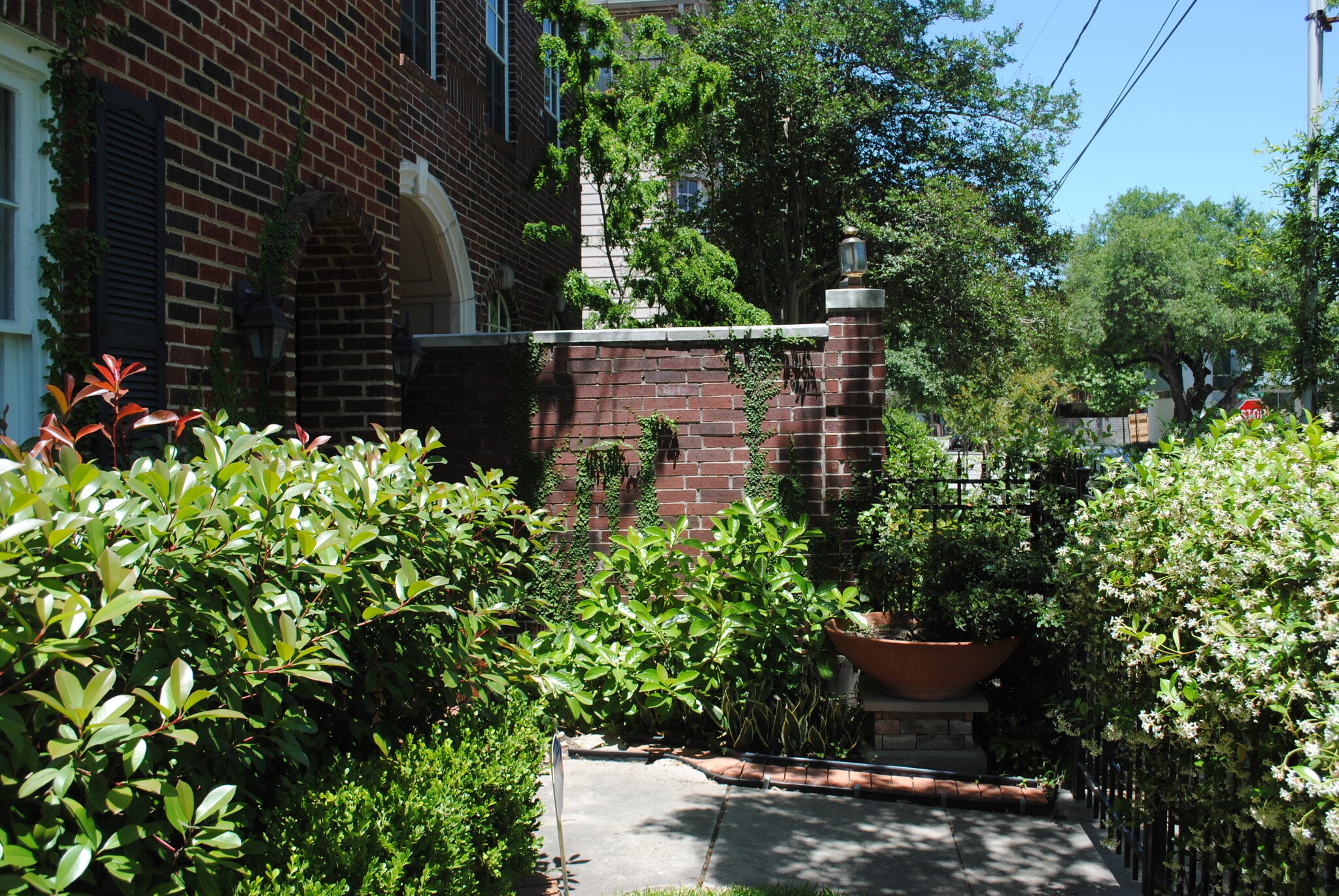 Building Photo - 2508 Van Buren St