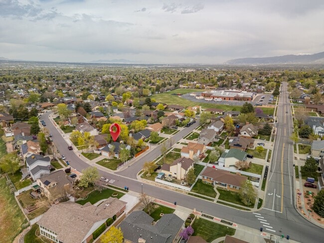 Building Photo - Spacious 5-Bedroom Home for Rent in Sandy, UT