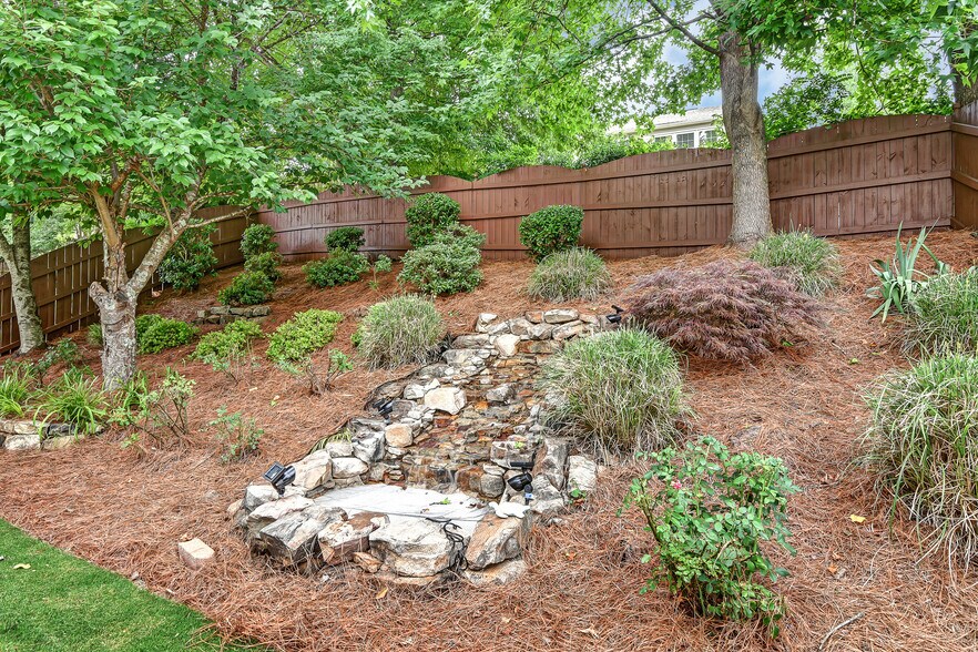 Building Photo - 6165 Pattingham Dr