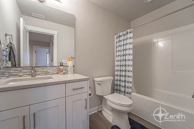 Building Photo - 10004 NE 134th Ave