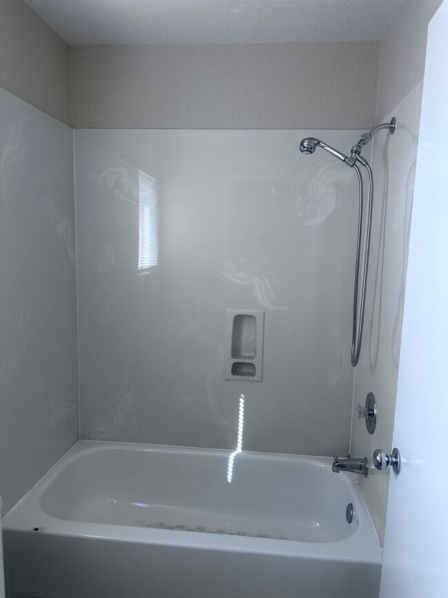 Building Photo - FABULOUS 4 BEDROOM MEDITERRANEAN RENTAL!