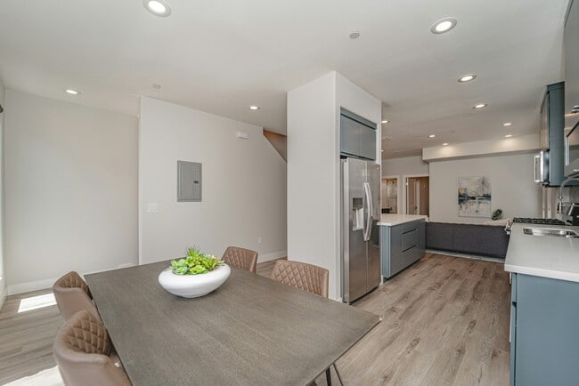 Building Photo - 4532 St Charles Pl