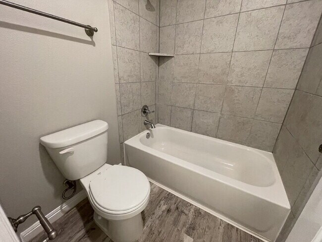 Building Photo - 281 Giddings Trl
