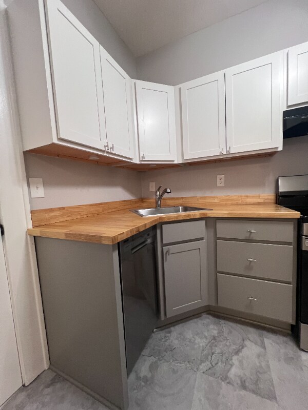 Building Photo - 405 Moore St