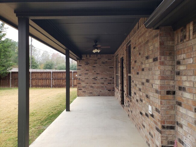 Building Photo - 3700 Old Omen Rd