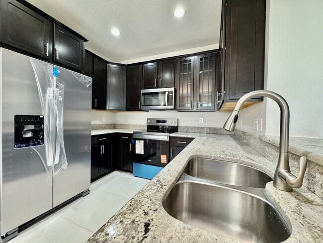 Building Photo - 9623 Town Parc Cir S