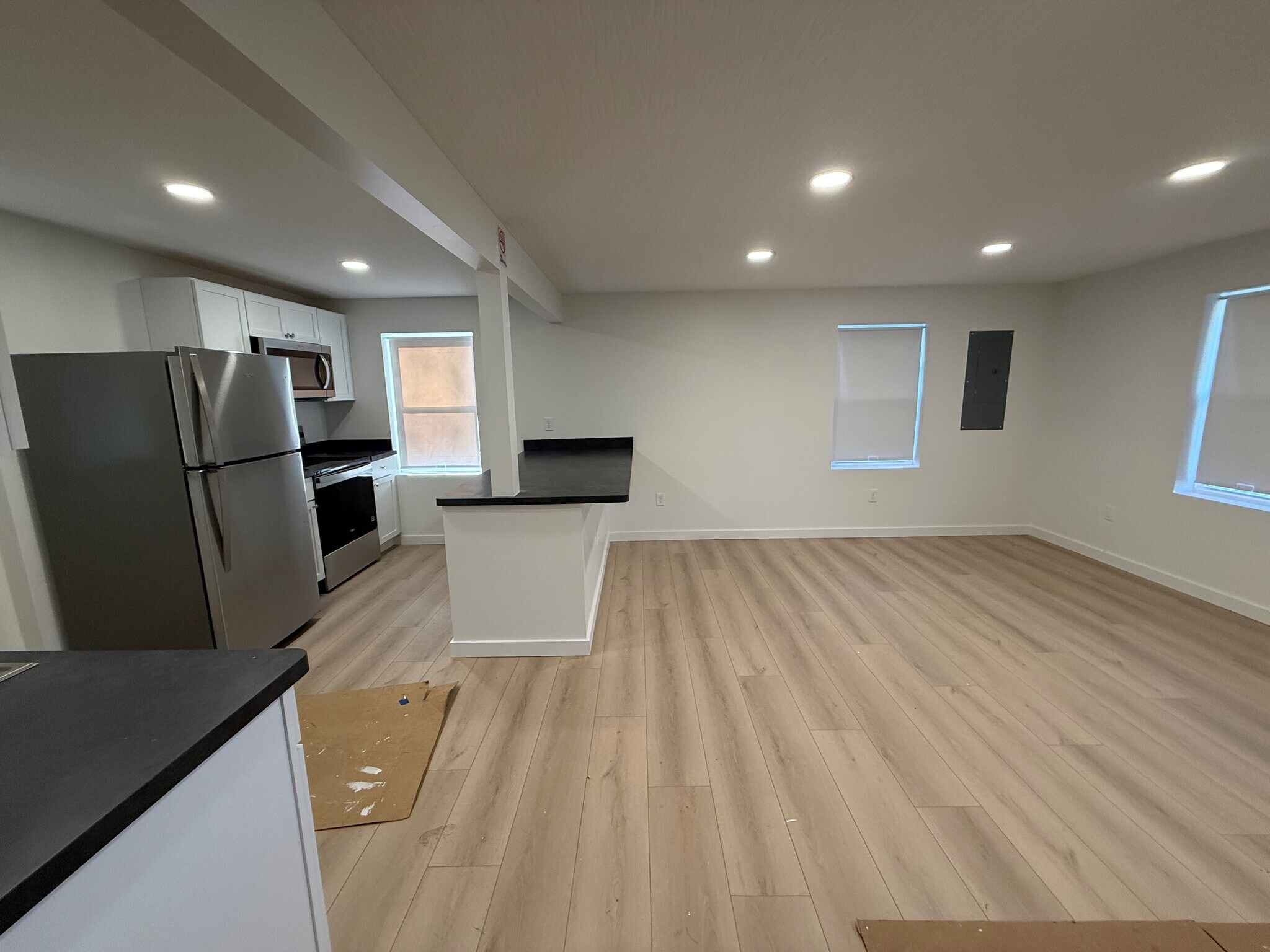 Building Photo - 418 Oak St