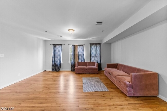 Building Photo - 448 S 13th St