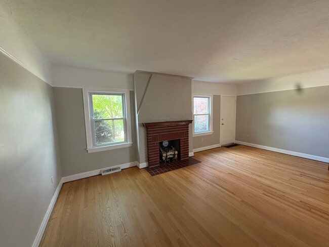 Building Photo - 2507 Brookview Blvd