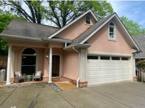 Building Photo - 6 Bedroom Pierce Ave