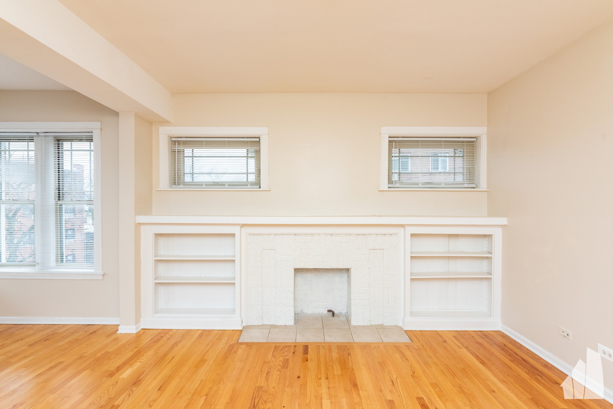 Building Photo - 7505 N Greenview Ave