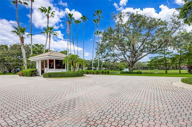 Building Photo - 2904 Pin Oak Ct