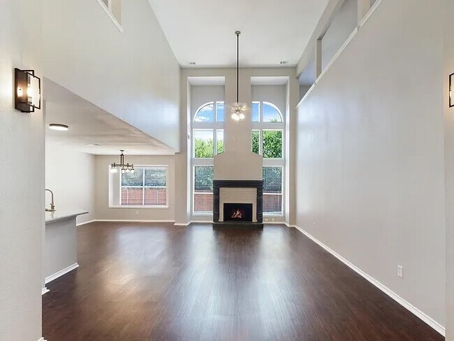 Building Photo - 4729 Woodhaven Ln
