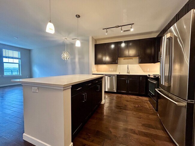 Building Photo - Top floor 2bd 2 bath condo conveniently located in Broomfield!