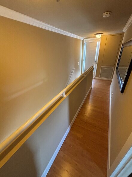Building Photo - 4950 Bayshore Blvd
