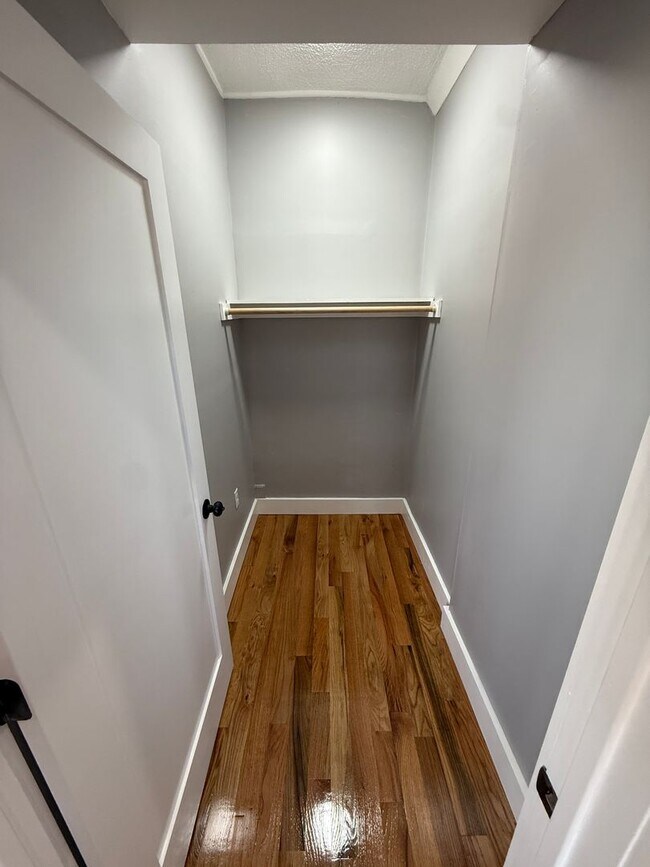 Building Photo - 2mil