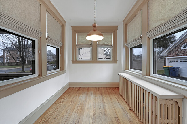 Dining Area - 56 Howard St