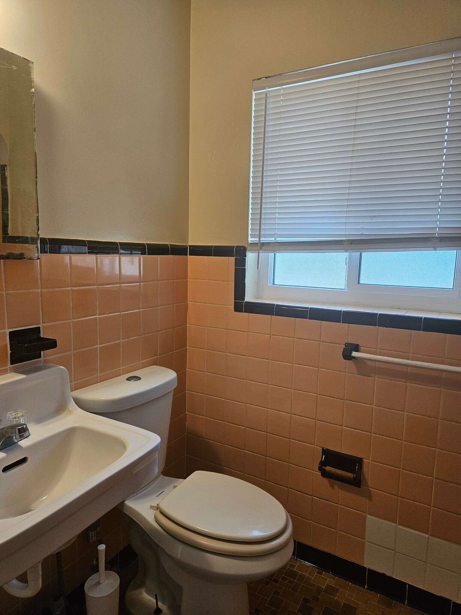 Bathroom - 885 Paris Ave S