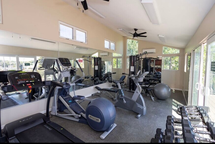 Building Photo - 5252 Balboa Arms Dr