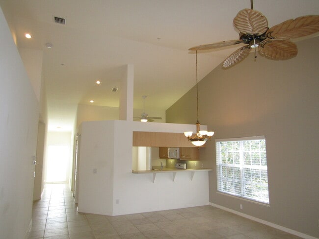 Building Photo - 868 Saranac Lake Dr