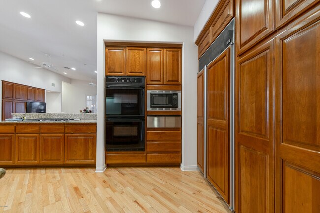 Building Photo - 8423 E Thunderbird Rd