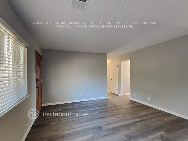 Building Photo - 259 Redwing St