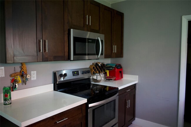 Building Photo - 11150 Peachtree Dr