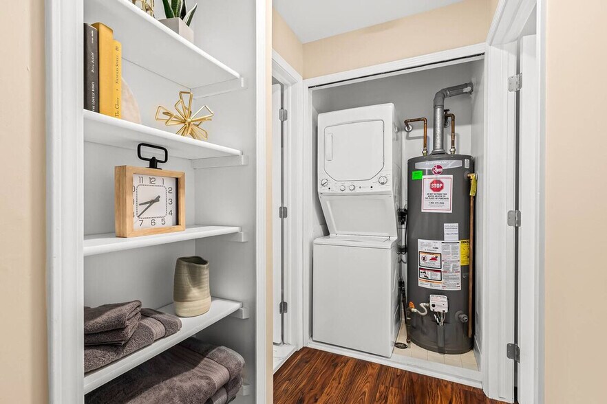 Building Photo - 18431 Sharon Ln