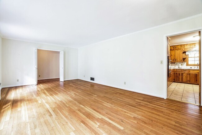 Building Photo - Spacious 5BR / 3BA House in Marietta