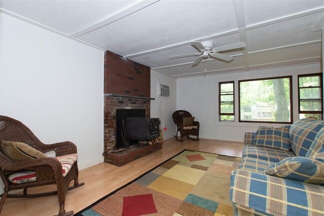 Building Photo - 108 Linden St