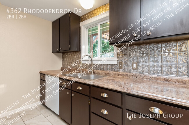 Building Photo - 4362 N Rhododendron Dr