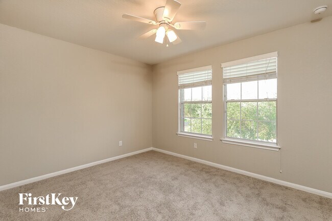 Building Photo - 2204 Oak Valley