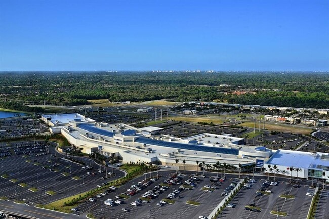 Building Photo - 6041 Clubside Dr