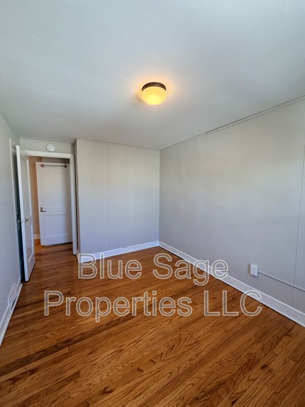 Building Photo - 5207 Westbrook Dr