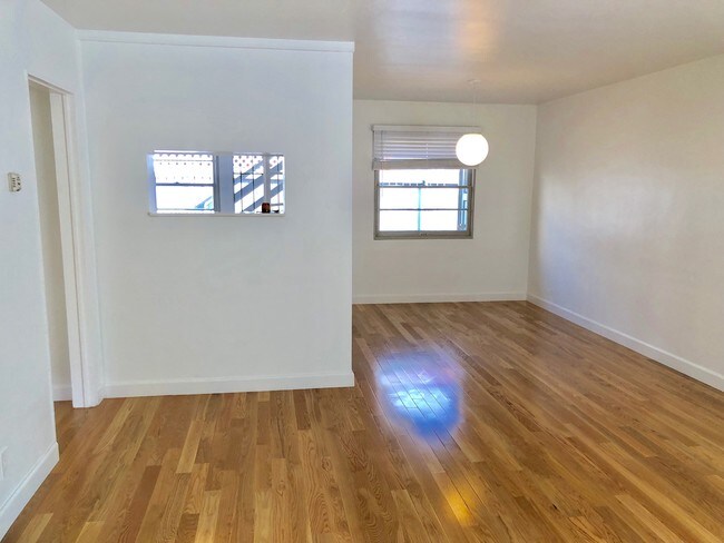 Dining Area - 2357 Griffith Park Blvd
